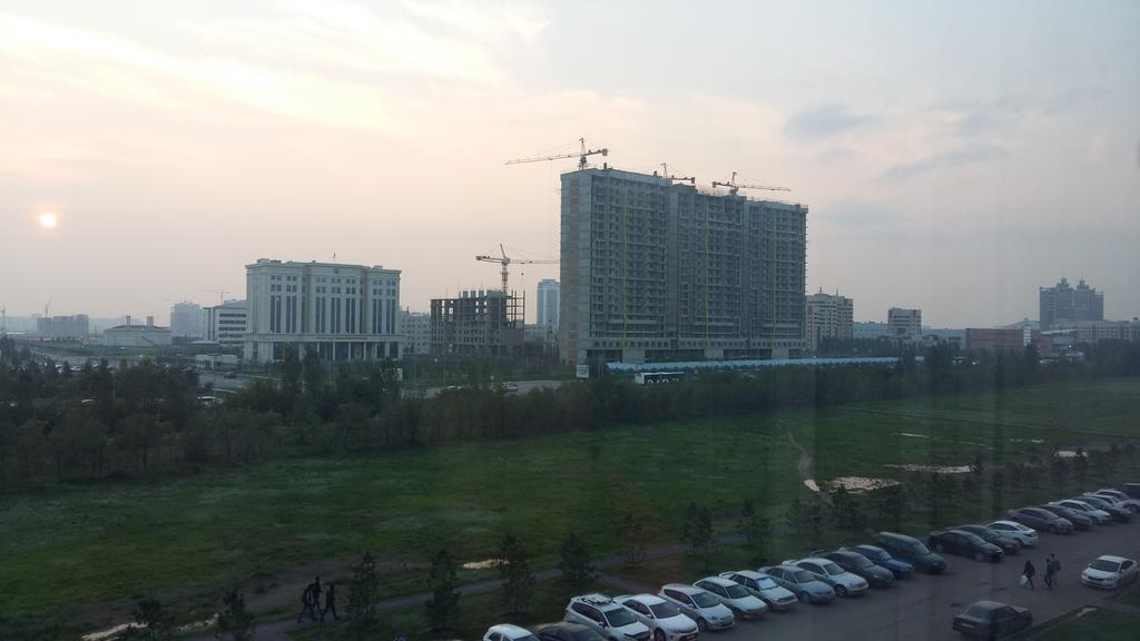 Apartment In Heart Of Astana Luaran gambar